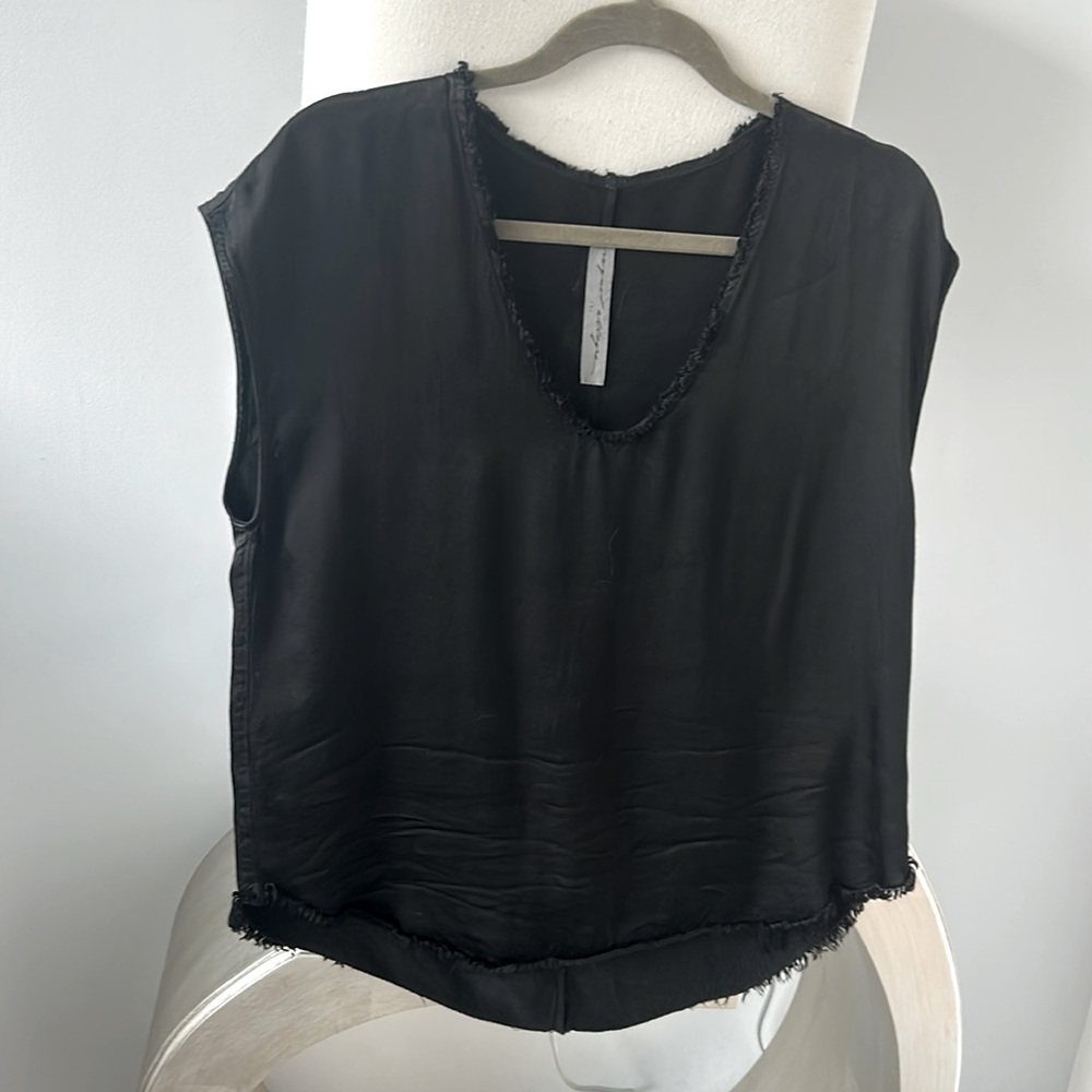 Raquel Allegra Black Pebble Satin Shell Top Size 1 Small